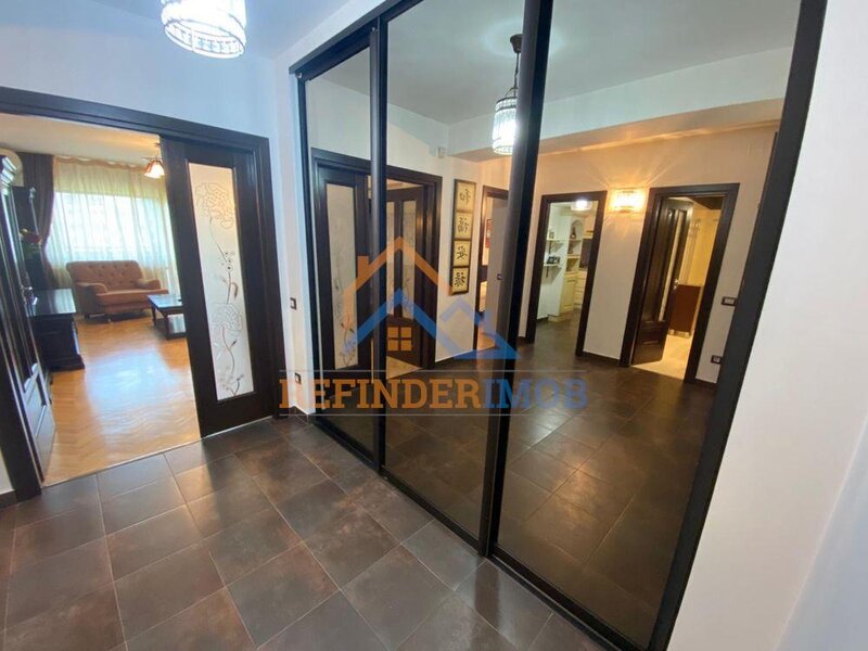 Unirii Apartament 2 camere Blv Unirii vedere catre bulevard etaj intermediar